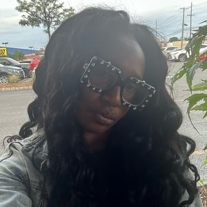 Meet your Posher, Cheria